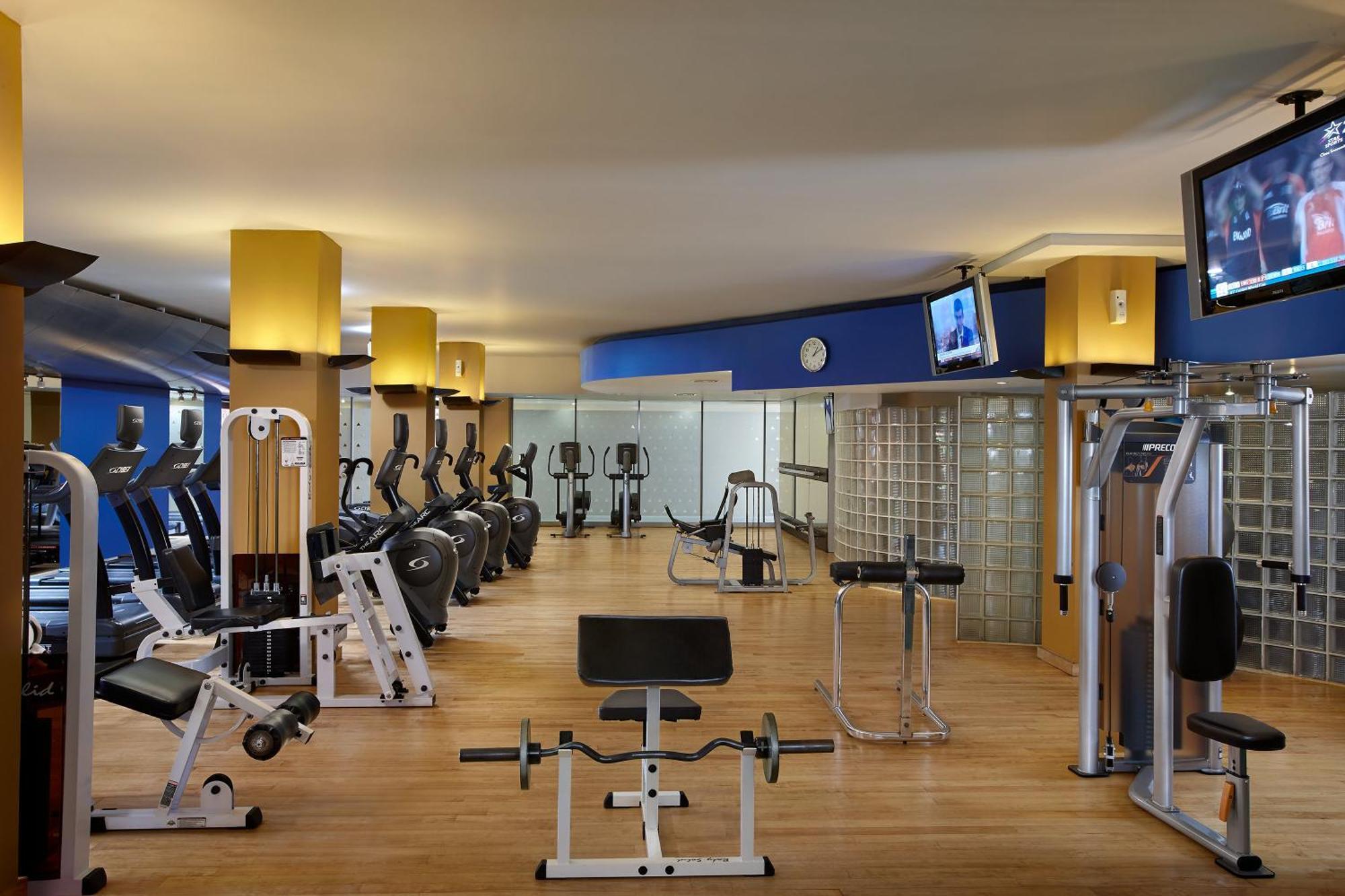 시나몬 레이크사이드 콜롬보 외부 사진 The gym at the hotel