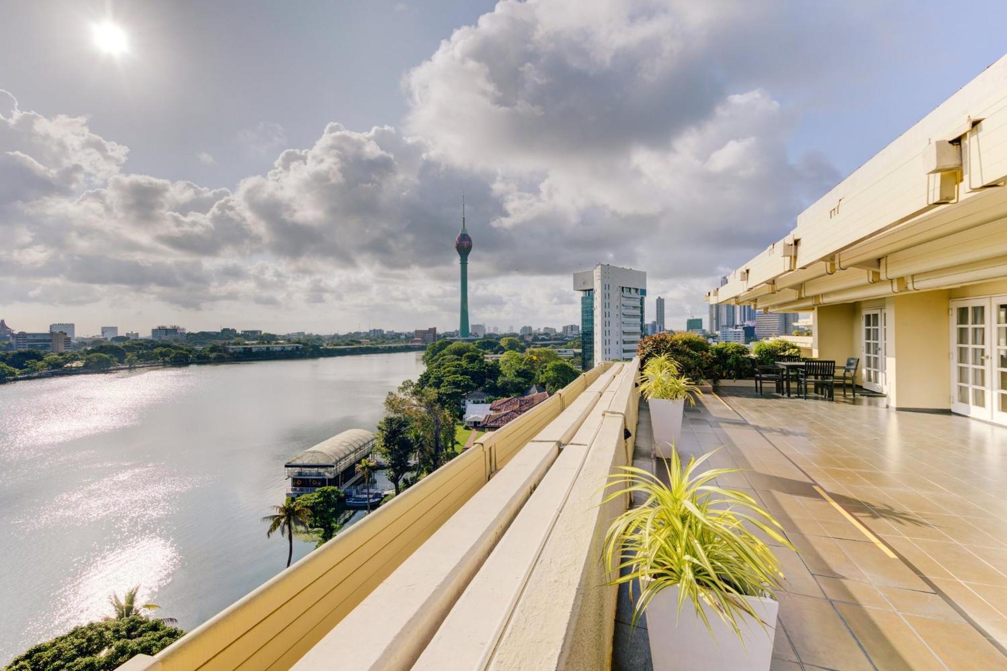 시나몬 레이크사이드 콜롬보 외부 사진 View of the river from the hotel